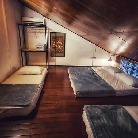 Treehouse Hostel Kuching Exterior photo