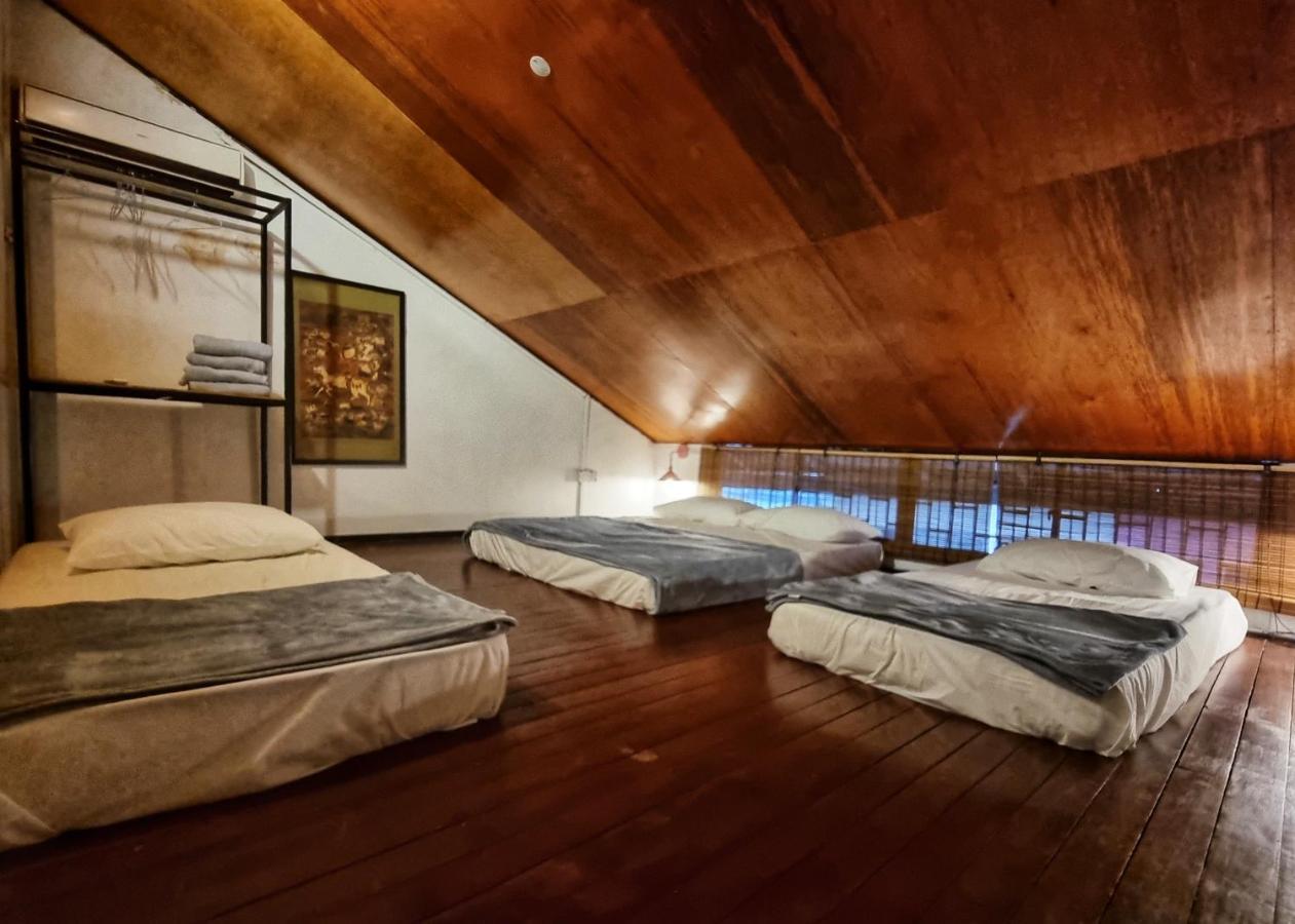 Treehouse Hostel Kuching Exterior photo