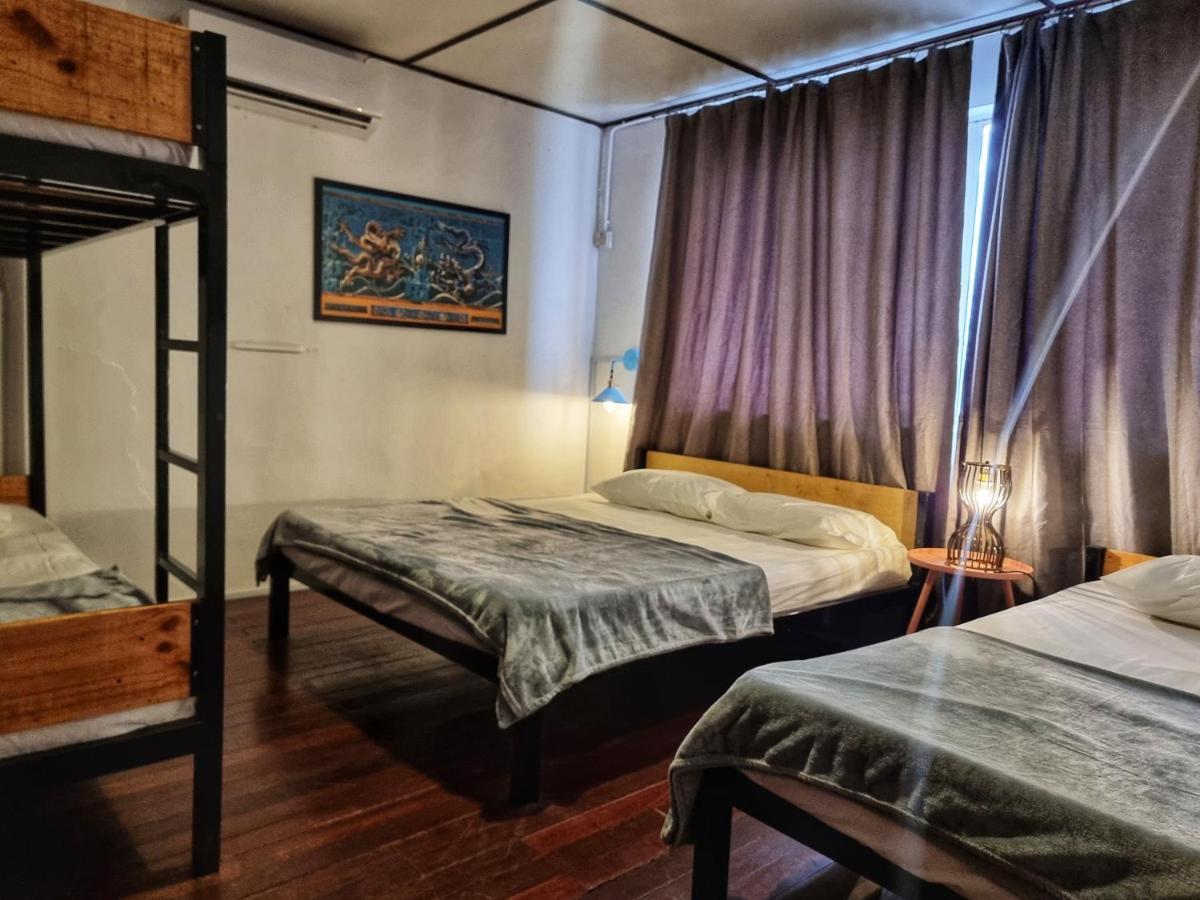 Treehouse Hostel Kuching Exterior photo